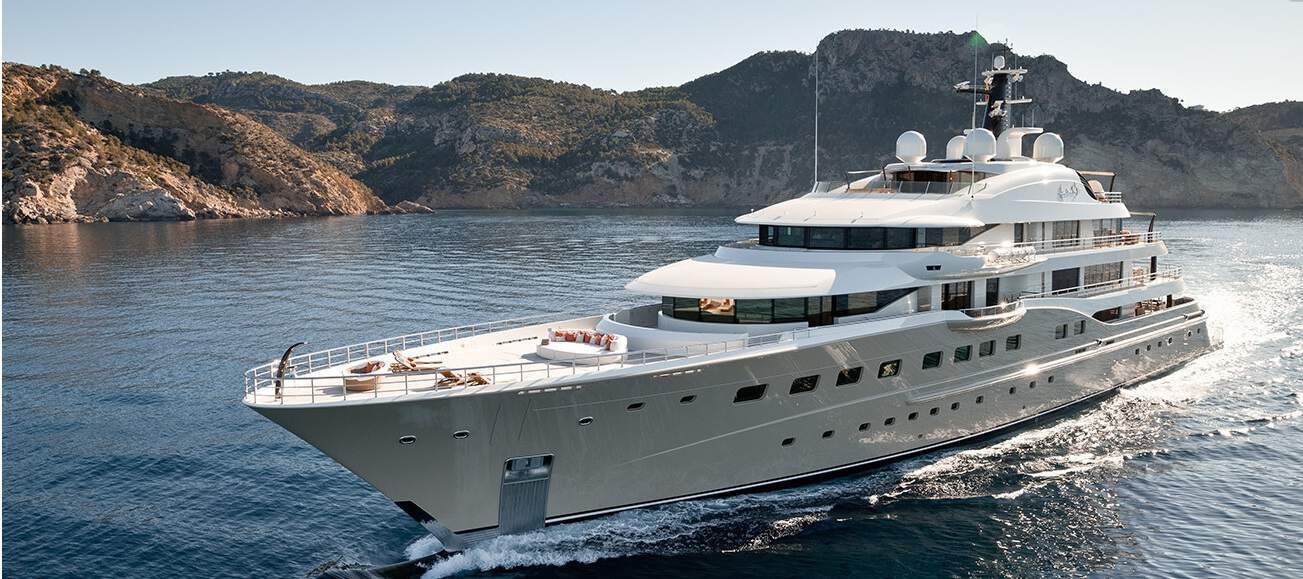 Yahct charter broker yacht HERE COMES THE SUN