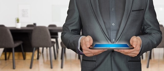How Important is a Customer Retention Strategy? 2 businessman 2606509 640