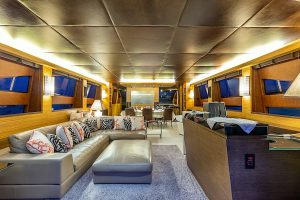 Jajaro Yacht Charter Salon Silver Star Yachting